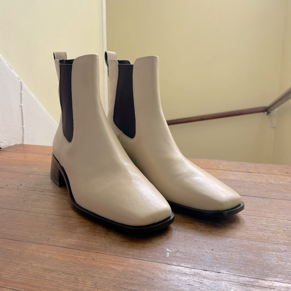NWT Sam Edelman Creamy White Leather Chelsea Boot